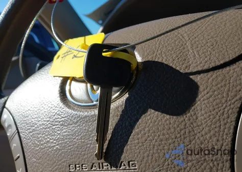 2005 Toyota Camry Le z USA, uszkodzony, nr VIN 4T1BE30K85U090944